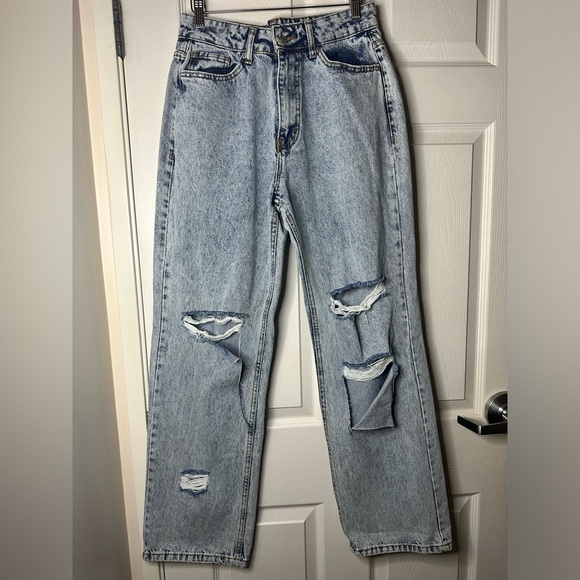 PrettyLittleThing Boyfriend Jeans - Picture 3 of 9